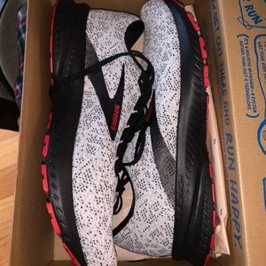 BRAND NEW Mens Brooks Launch 7